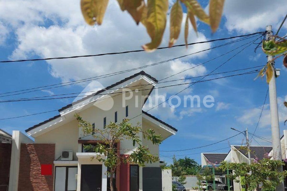 similar property dijual rumah lingkungan asri di cluster ebony   green ara  jl  puri - 1