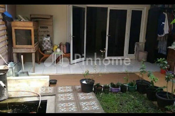 dijual rumah lokasi bagus di kemang pratama 2  jl  taman pratama - 6