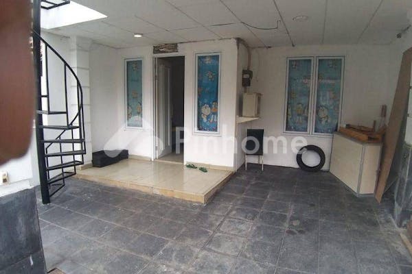 dijual rumah lokasi bagus di kemang pratama 2  jl  kemang pratama raya - 2