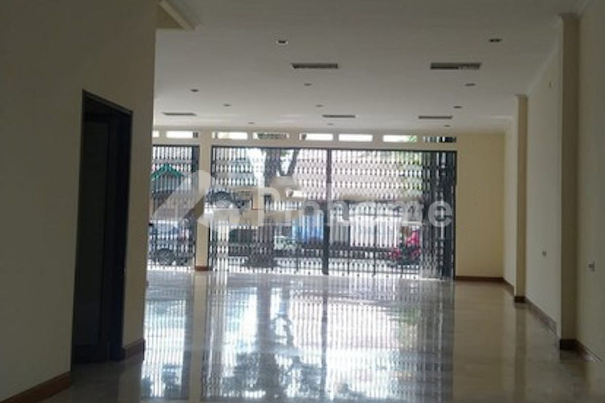 similar property dijual ruko 3 lantai lokasi strategis di jl  sangkuriang - 10