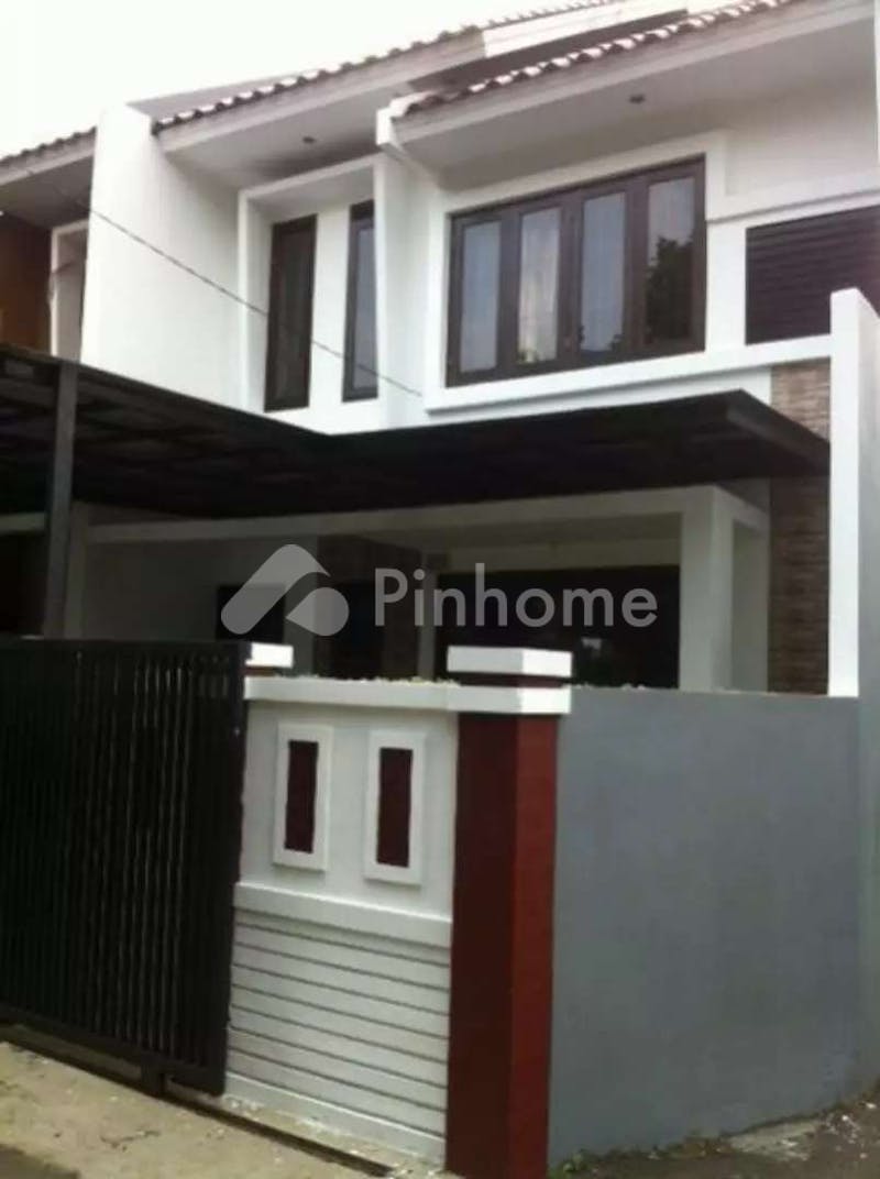 dijual rumah 2 lantai 3kt 106m2 di jagakarsa - 1