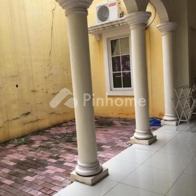 dijual rumah lokasi strategis di jl  gading serpong boulevard - 4