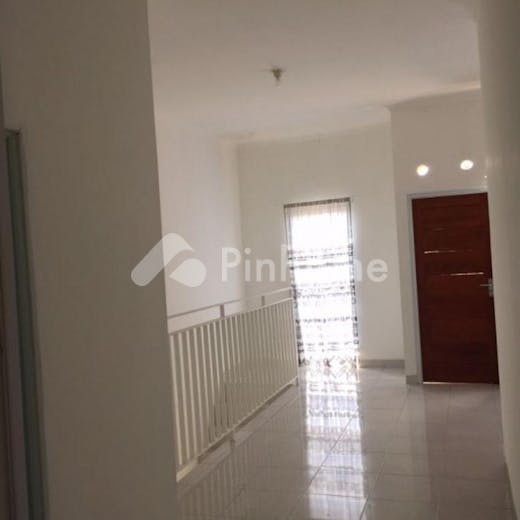 dijual rumah super strategis di jalan alam asri raya - 2