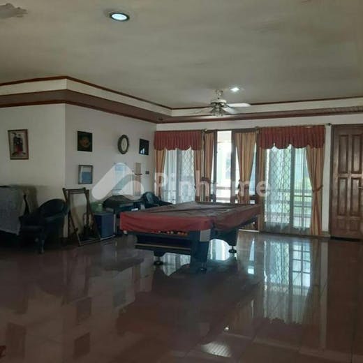 dijual rumah 2 lantai 4kt 529m2 di jl  anggrek - 3