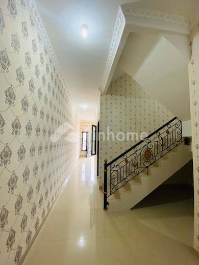 dijual rumah lokasi strategis di casa jardin jalan daan mogot jakarta barat - 9