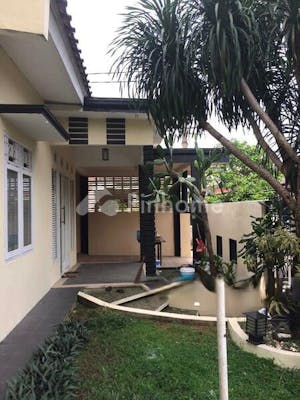 dijual rumah nyaman dan asri di tengah - 5