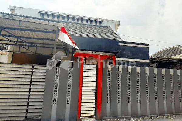 dijual rumah lokasi strategis dekat supermarket di jl  kaliurang  jl  plemburan - 1