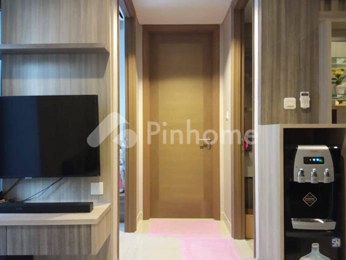 disewakan apartemen lokasi strategis di apartemen taman anggrek residence - 5