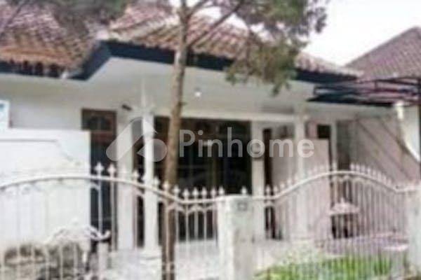 dijual rumah lingkungan nyaman dekat rumah sakit di jl  kenyeri - 2