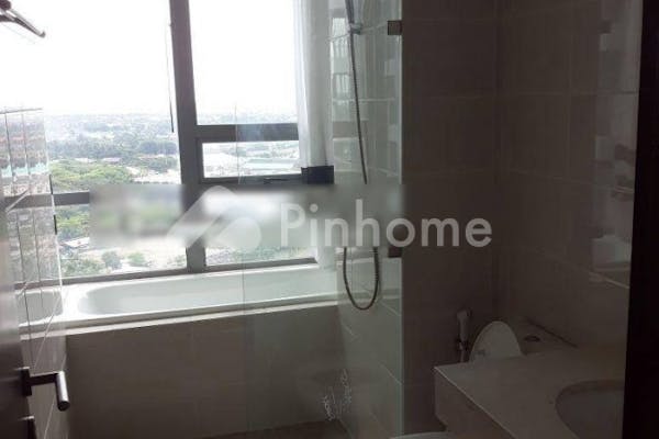 dijual apartemen lokasi bagus di apartemen the st  moritz  jl  puri indah raya - 5