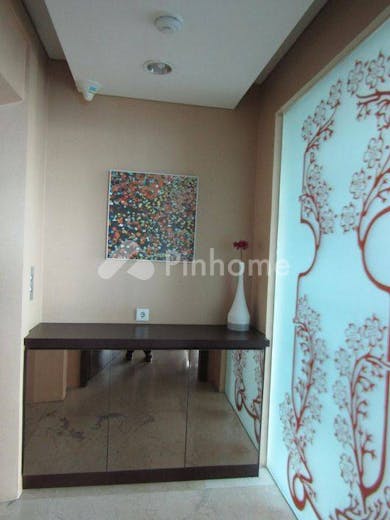 dijual apartemen lokasi strategis di kemang village residence - 5