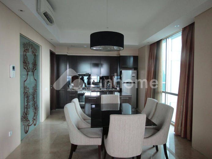 dijual apartemen lokasi strategis di kemang village residence - 1