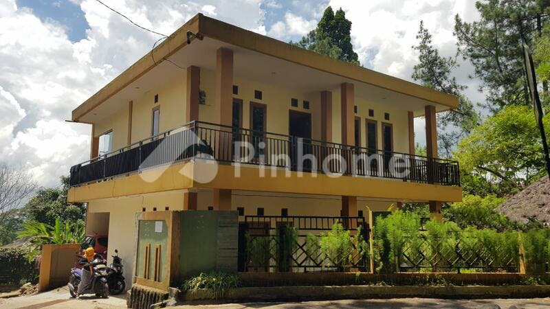 dijual rumah lokasi strategis di villa cisarua  jl  cisarua  puncak  bogor  jawa barat - 1