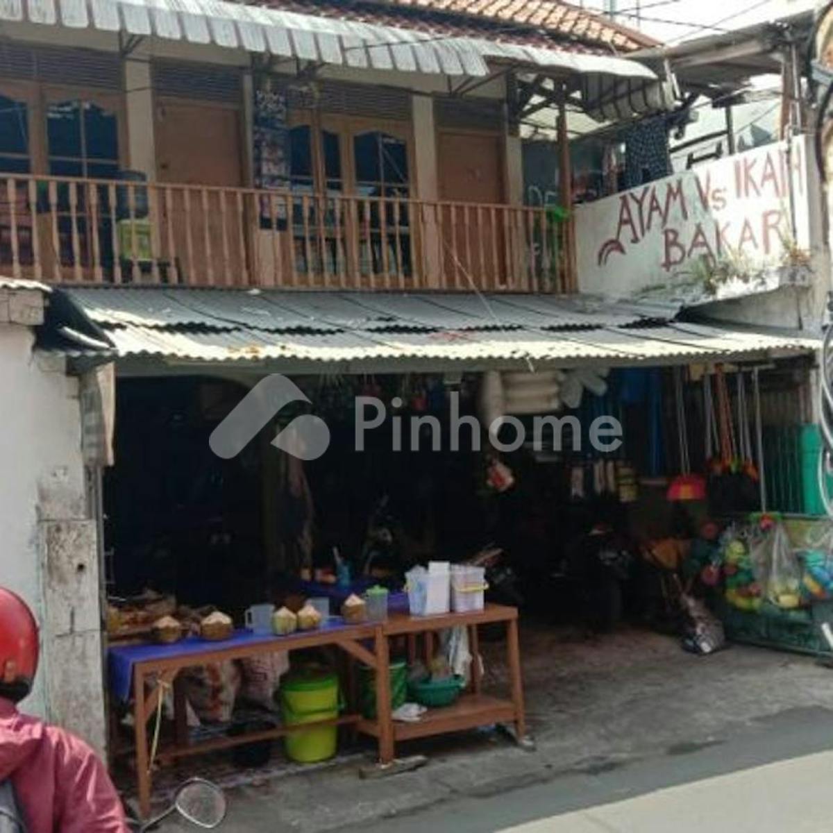 dijual rumah lokasi stategis dekat pasar di jl  gegerkalong