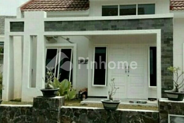 dijual rumah lokasi stategis dekat pasar di perumahan mutiara regency - 1