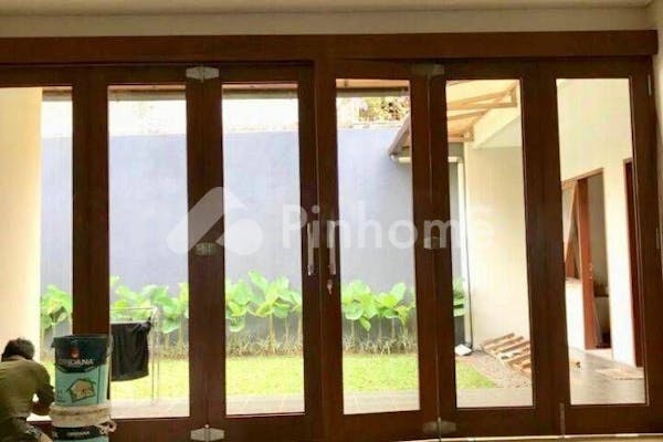 dijual rumah siap huni dekat supermarket di komplek ligar - 2