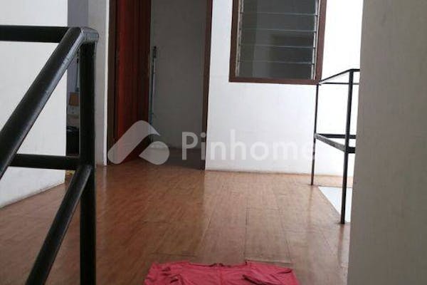 dijual rumah lokasi bagus di jl  perumahan taman ratu indah - 4