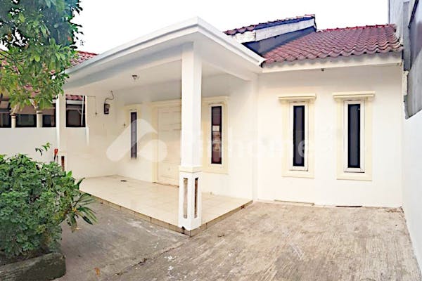 dijual rumah lokasi bagus di jalan graha raya bintaro - 1