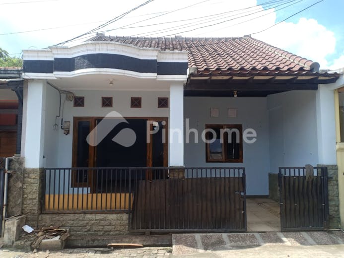 dijual rumah lokasi strategis di dasana indah - 1