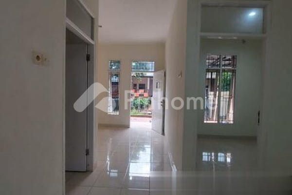 dijual rumah lokasi strategis di cluster barleria  gading serpong - 2