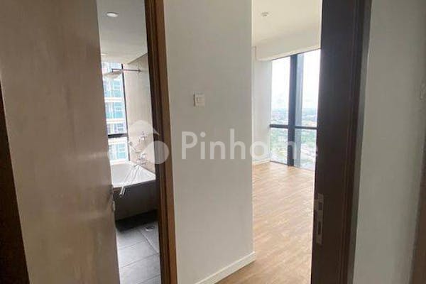 dijual apartemen lokasi strategis di apartemen yukata suite alam sutera - 5