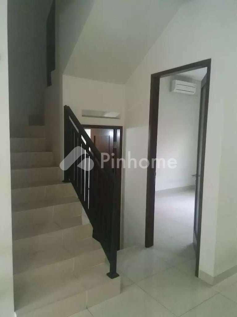 Dijual Rumah 2 Lantai 4KT 107m² di Kramatjati (Kramat Jati) - Gambar 2
