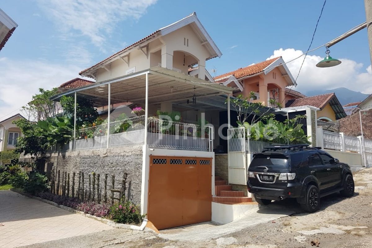 similar property dijual rumah nyaman dan asri dekat pasar cipanas di villa bukit cipendawa  jl  labuan   cianjur no  6 - 1