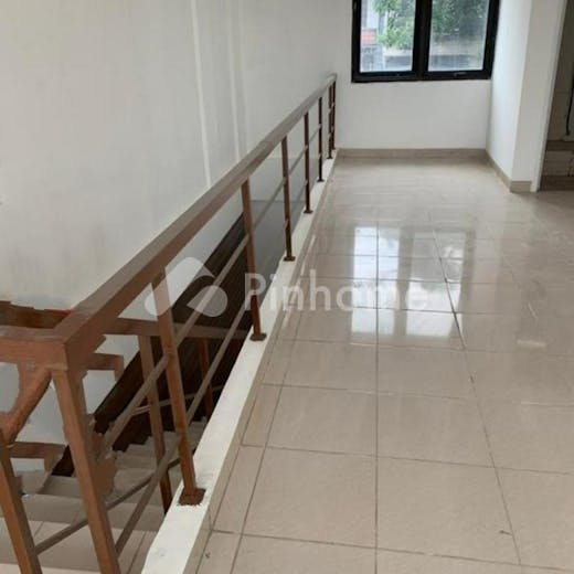 dijual ruko lokasi strategis di fortune 8 graha raya   jl  akses graha raya - 4