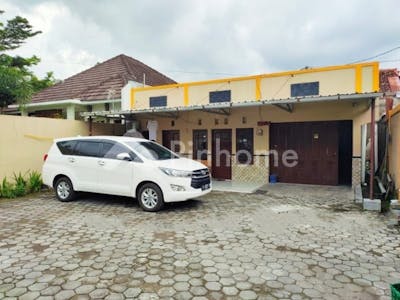 dijual rumah lokasi strategis di jalan palagan km 7 - 5