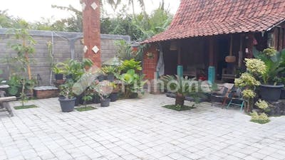 dijual rumah lokasi strategis lapangan di jalan kaliurang km 18 - 4