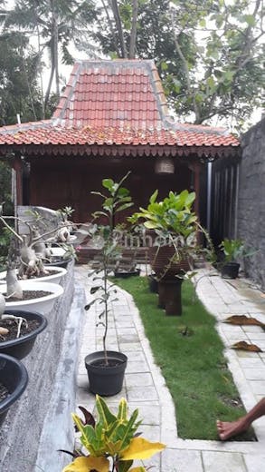 dijual rumah lokasi strategis lapangan di jalan kaliurang km 18 - 5