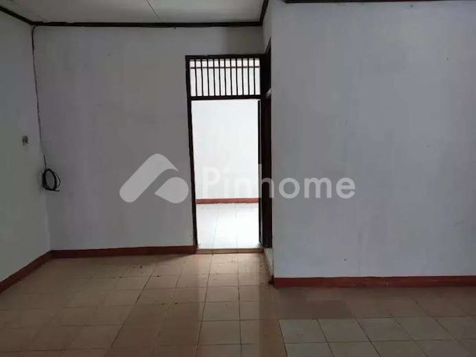 dijual rumah lokasi strategis di komplek pekayon jaya ii jl  kemang raya rt 005 rw 006 - 3