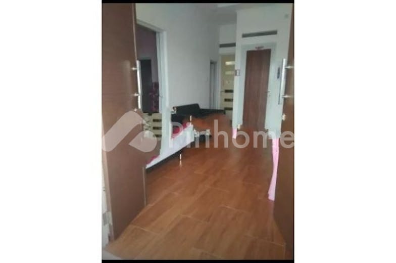 dijual rumah lokasi strategis di raya cihanjuang - 2