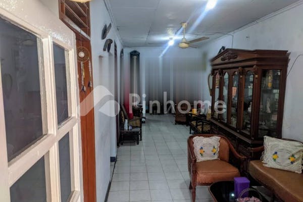 dijual rumah lokasi strategis di jl johar baru  jakarta pusat - 2