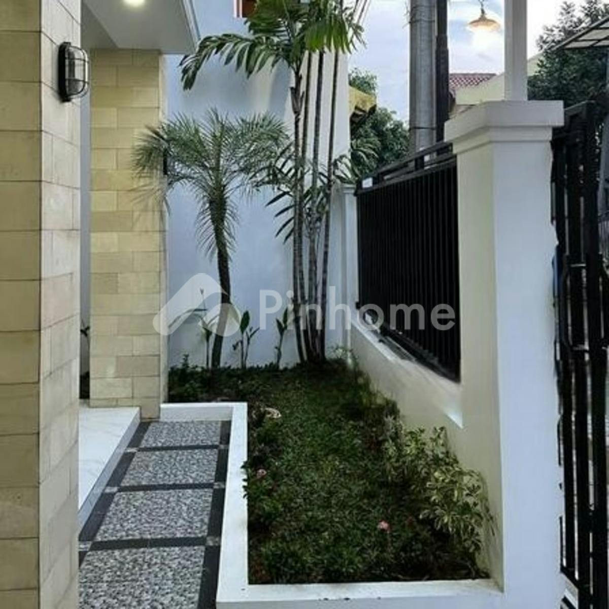 dijual rumah lingkungan nyaman ada taman di kelapa dua residence  jl  tugu raya - 7