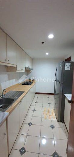 dijual apartemen lokasi bagus di apartemen taman anggrek  letjen s  parman st - 8