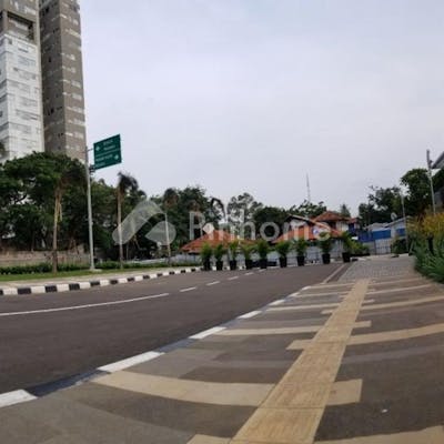 dijual rumah lokasi strategis di jl  kh  m  syafii hadzami rt 5 rw 5 - 5