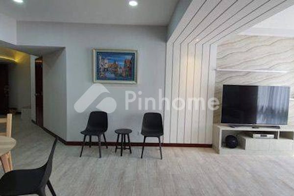 disewakan apartemen sangat cocok untuk investasi dekat mall di apartemen taman anggrek  jl  letjen s  parman no kav  21  rt 12 rw 1 - 1