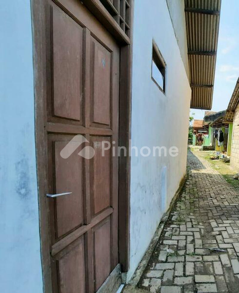 dijual rumah lokasi strategis di gang sadar 1  cipondoh - 2