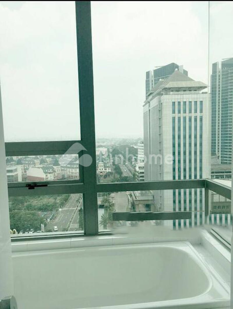 dijual apartemen siap huni dekat lippo mall di the st moritz penthouses  jalan puri indah raya - 2