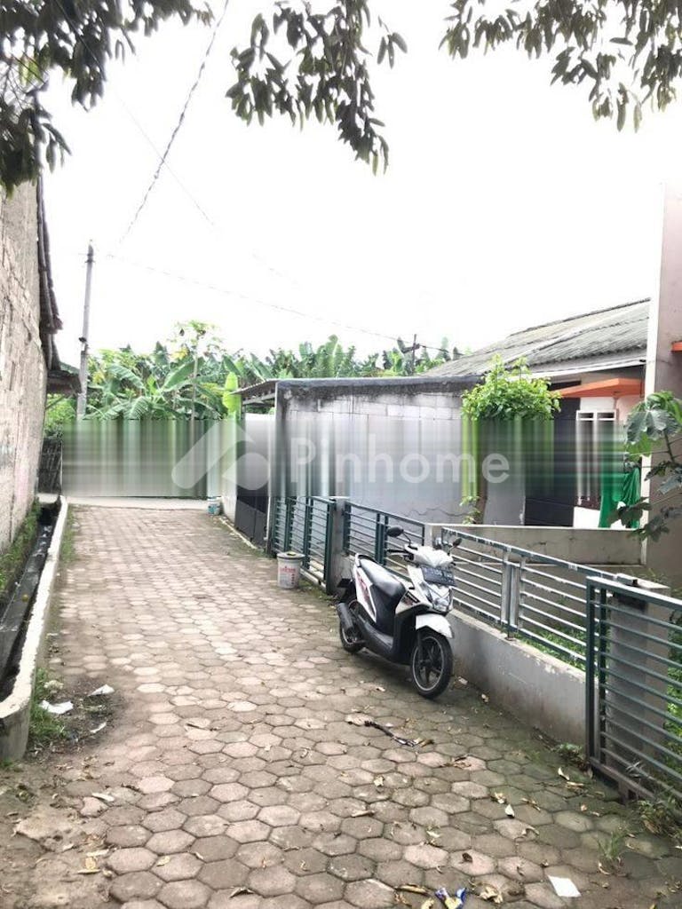 dijual rumah lingkungan asri di cipayung  depok - 4