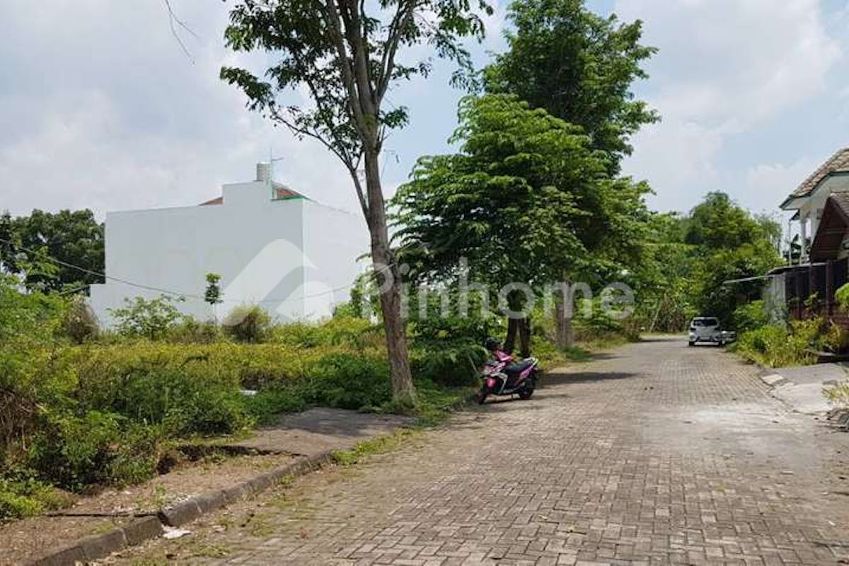similar property dijual tanah residensial lingkungan asri dekat mall di jl  ir  soekarno - 3