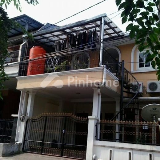 dijual rumah siap pakai dekat mall di jl  raya klp  gading permai - 1