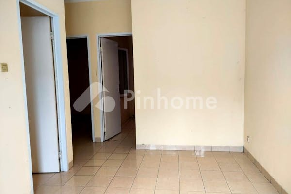 dijual rumah siap pakai di serpong park bsd serpong  tangerang selatan - 2