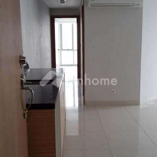 dijual apartemen dilingkungan yang nyaman dan asri di apartemen mansion kemayoran  the mansion - 3