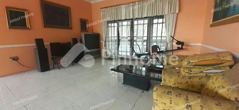 dijual rumah lokasi strategis di jl  bandung - 3