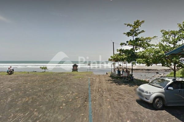 dijual tanah residensial lokasi bagus dekat pantai di jl  yehgangga - 6