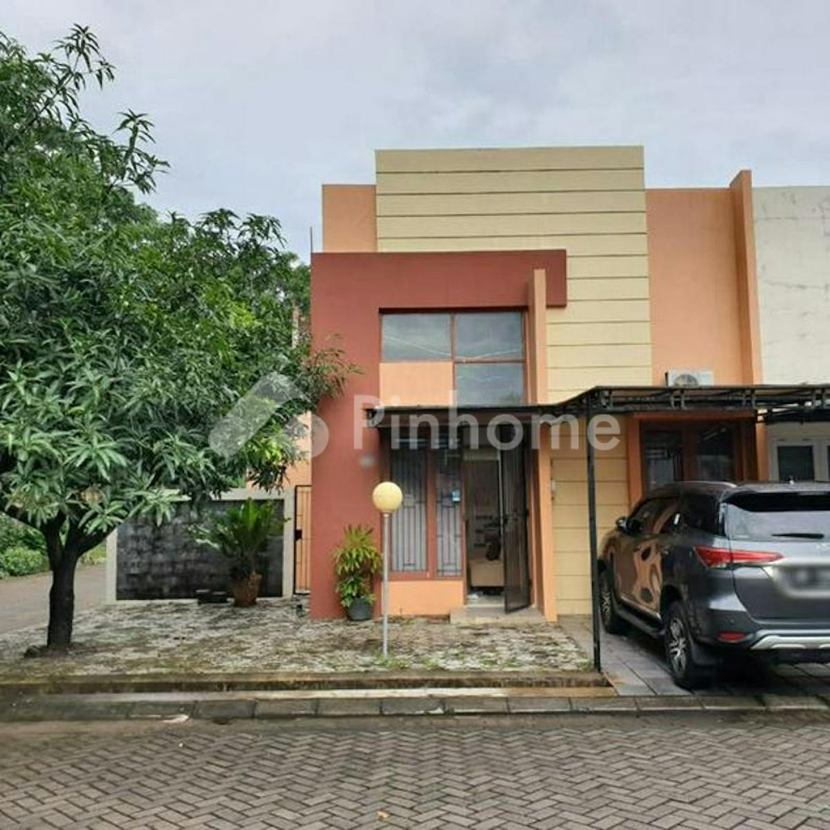 Dijual Rumah Lokasi Strategis di Jalan Metro Tanjung Bunga Makassar - Gambar 1