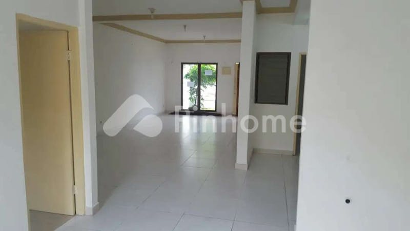 dijual rumah lokasi bagus di cluster alamanda jgc  jalan alamanda - 1