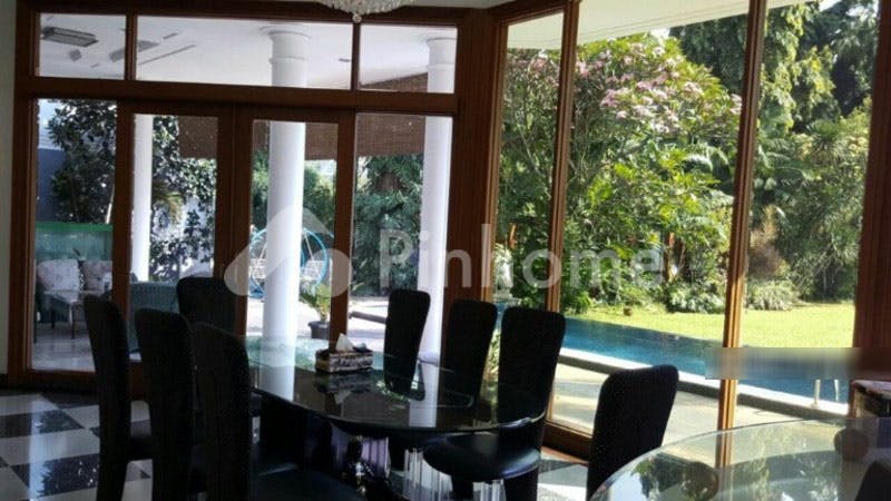 dijual rumah lokasi strategis di pancoran - 4